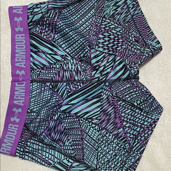 Under armor shorts - Picture 2 of 3